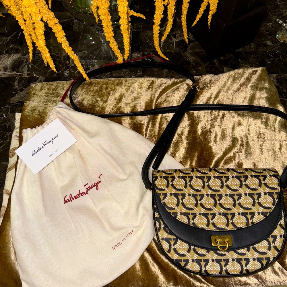 Brand new cross body purse from Farragamo .. beautiful elegant pattern !